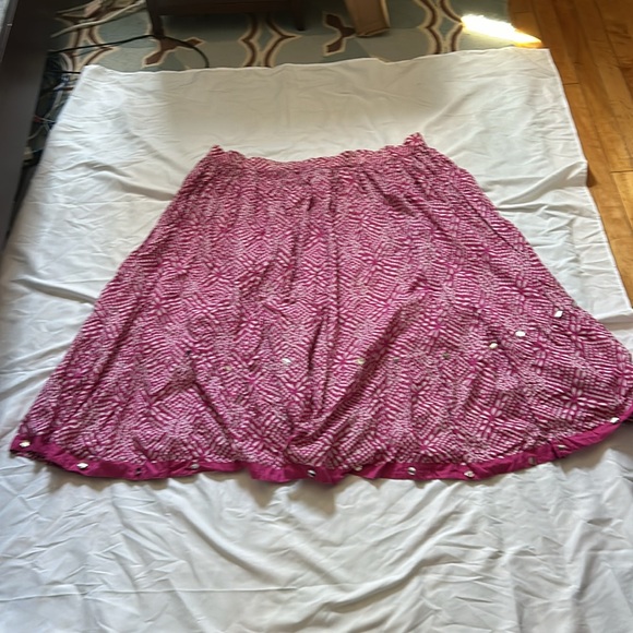 Patterned pink Liz and me midi skirt. Size 2x and in okay condition. - Picture 3 of 3